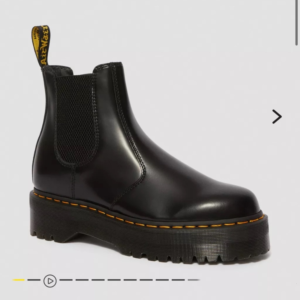 Dr. Martens 2976 Chelsea Boot